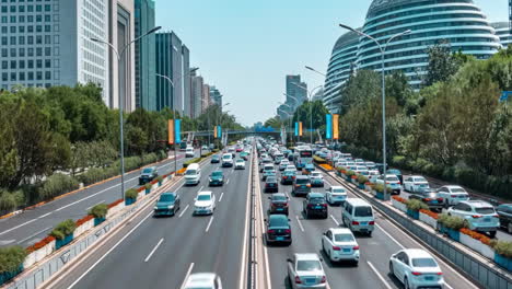 Congestión-Y-Contaminación-Del-Tráfico-Urbano,-Automóviles-En-La-Carretera-Durante-Las-Horas-Pico-De-La-Ciudad,-Contaminación-Por-Gases-De-Escape-Y-Problemas-Ambientales.