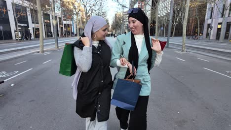 two women shopping in the city