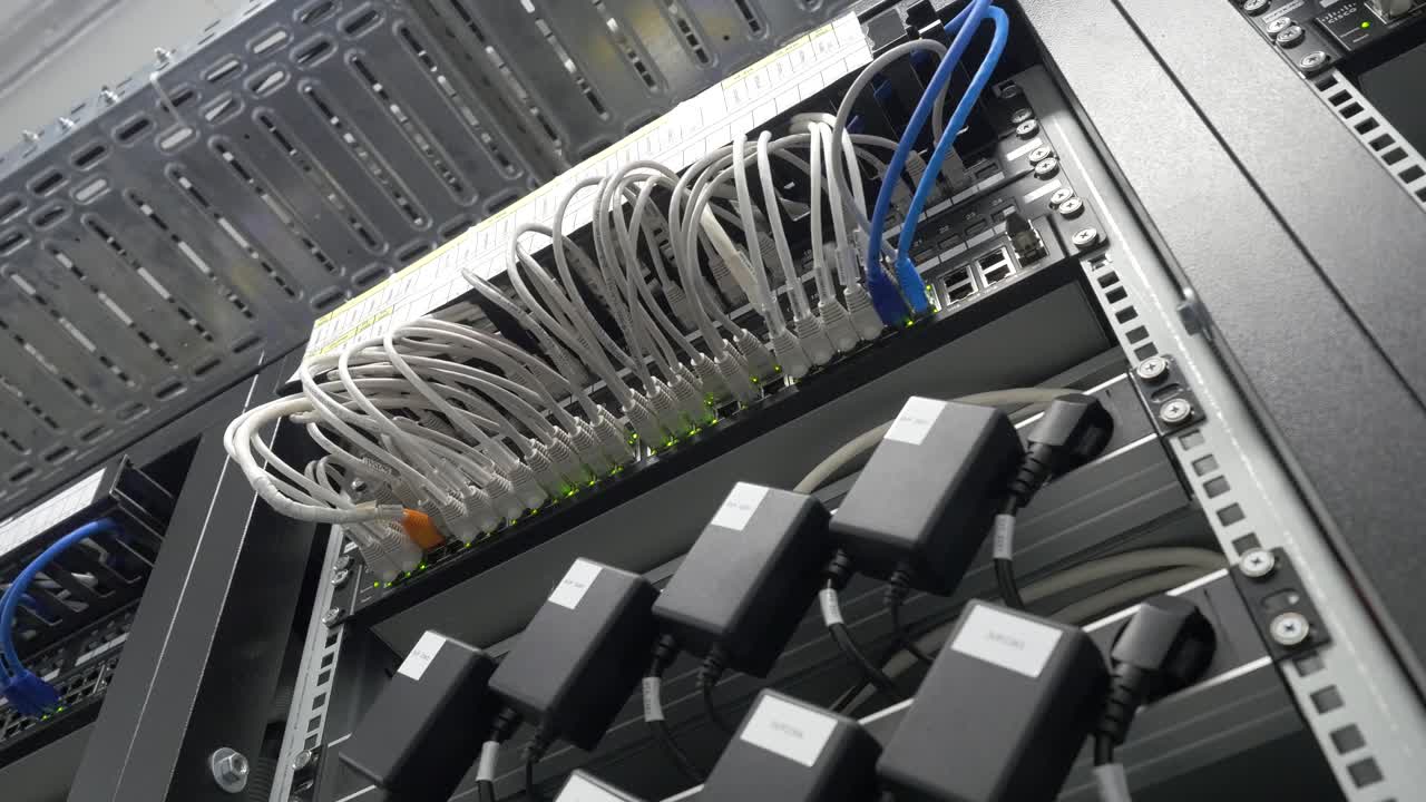 rack para servidores con equipos de red