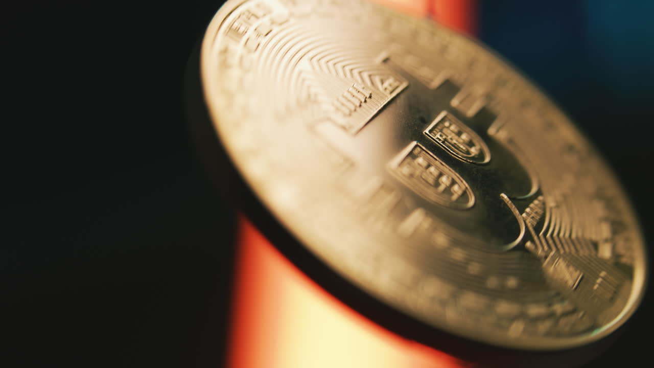 primer plano de una moneda de bitcoin