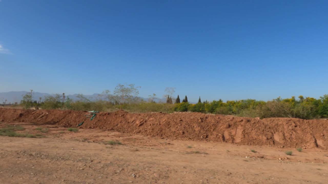 마라케시 의 도로 에서 볼 수 있는 아틀라스 산맥