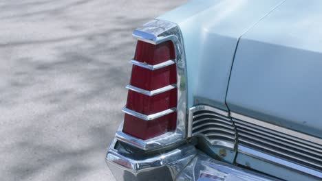 luz trasera de mercurio azul de coche antiguo