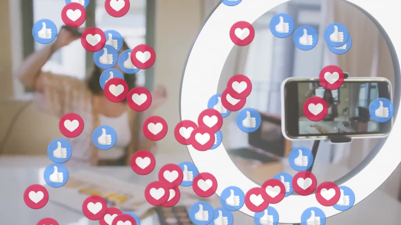 스마트폰에서 헤어드레스링 블로그를 녹화하는 여성 블로그에 대한 사랑과 같은 아이콘의 애니메이션