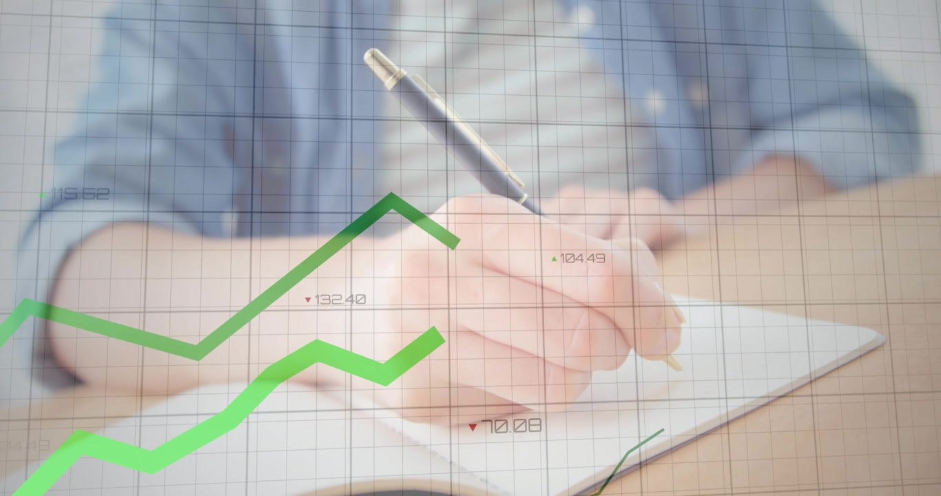 Animazione di elaborazione dati statistici su sfondo di un uomo a metà busto che prende appunti in ufficio