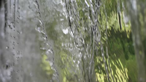 Fuertes-Lluvias-Llueve-Desde-El-Techo,-Clima-Dramático