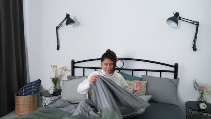 Donna svegliarsi nel letto