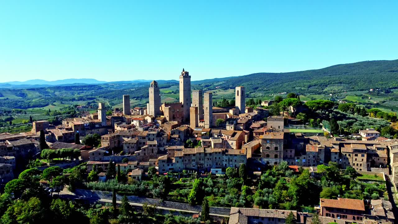 famosa torre medieval en italia