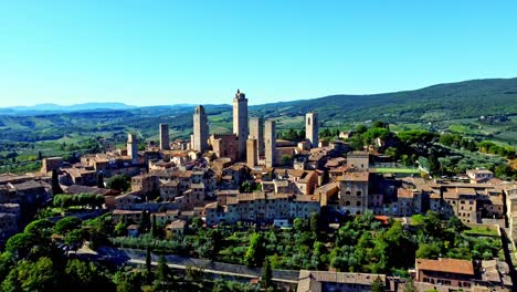 Famosa-Torre-Medieval-En-Italia