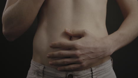 respiración masculina desde el frente 4k