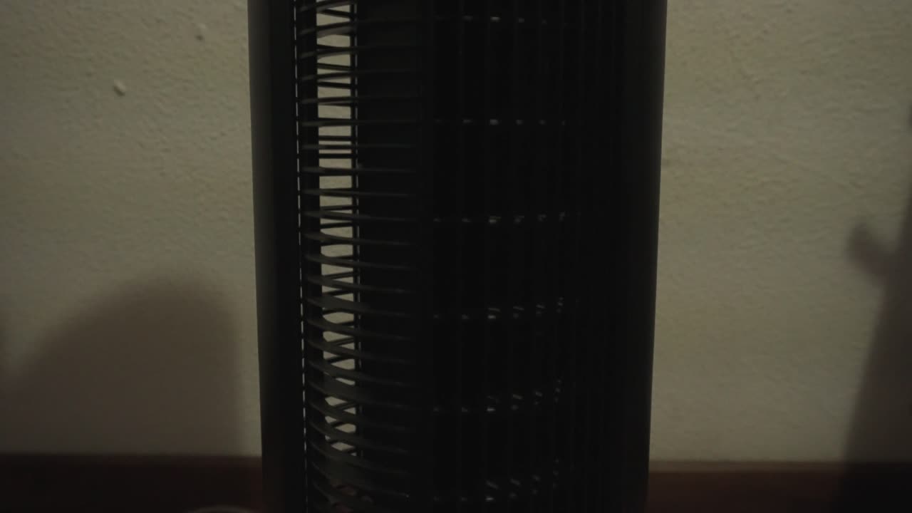 좌우로 흔들리는 타워 팬