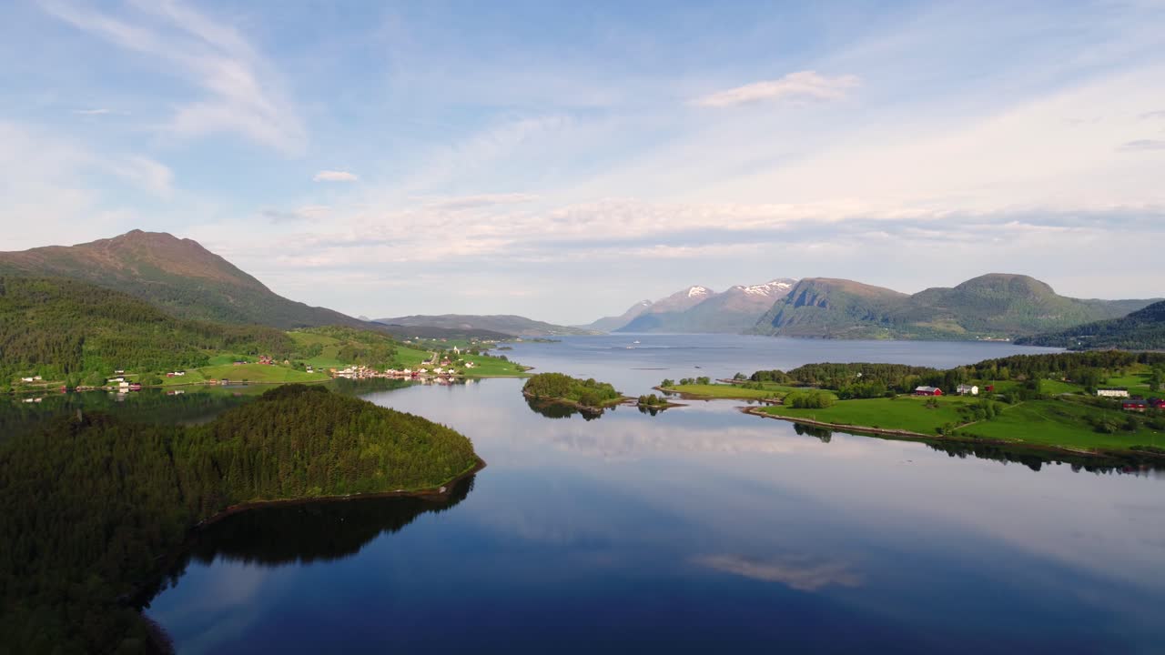 Filmagem aérea da bela natureza da Noruega