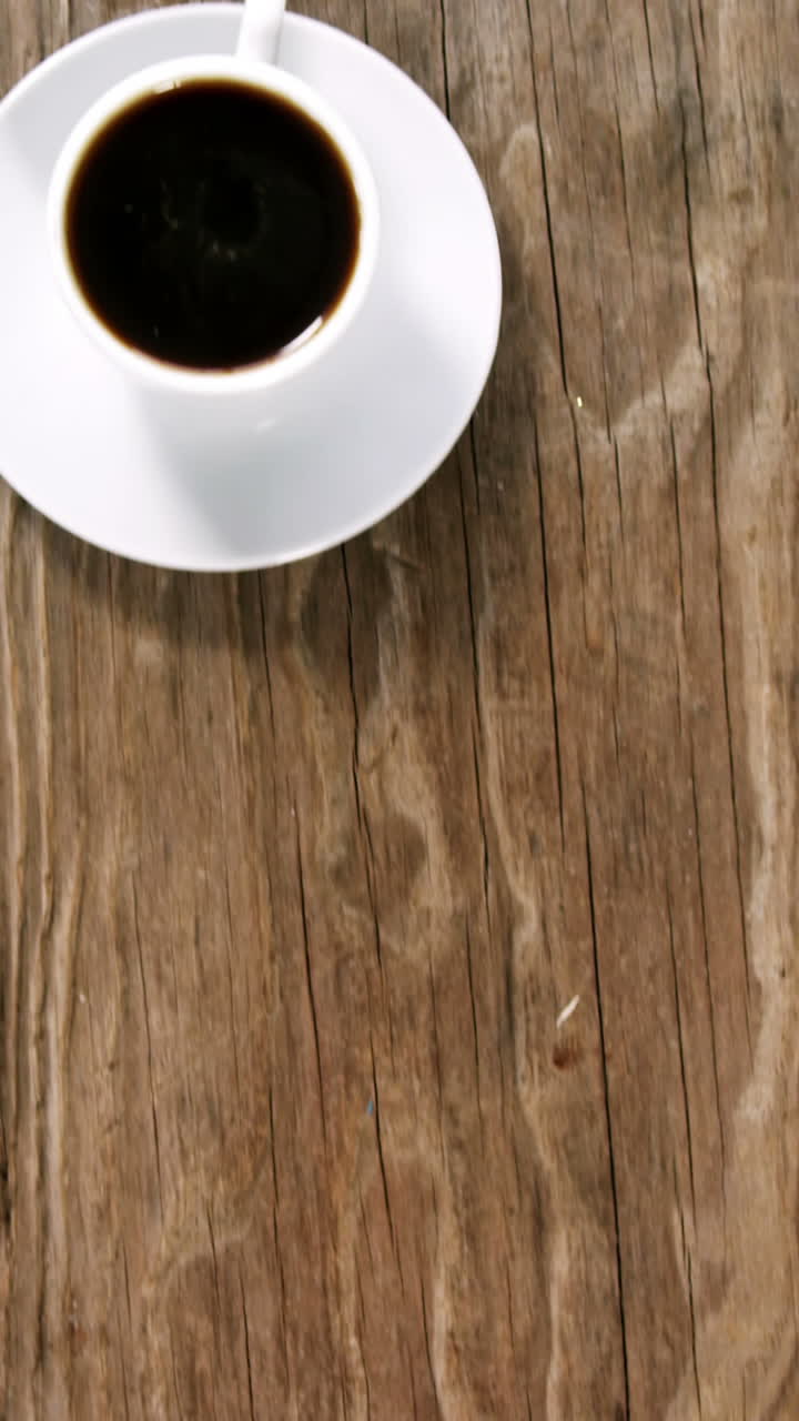 Tazza di tè con piattino
