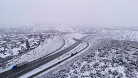 Senderos-Elevados-De-Nieve-En-El-Cruce-De-Kamloops