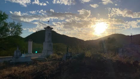 puestas de sol sobre panteon cementerio municipal ciudad de triunfo