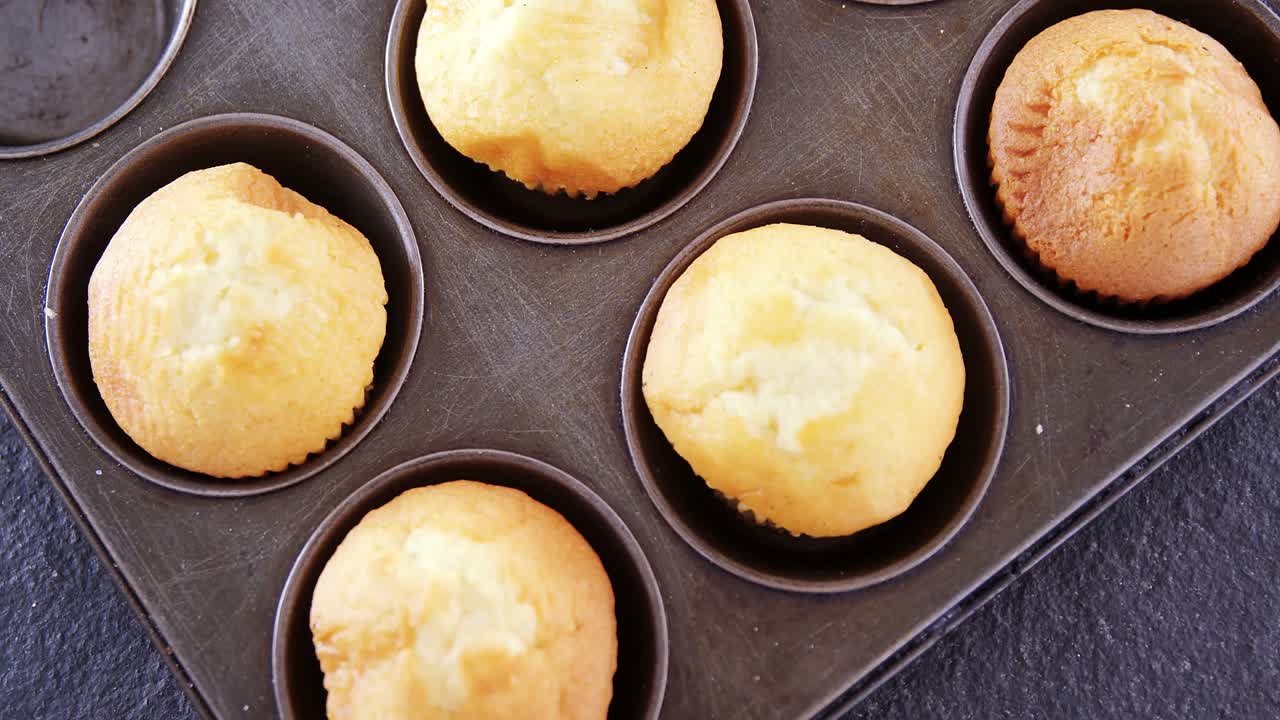 베이킹 트레이 4k에 평범한 컵케이크