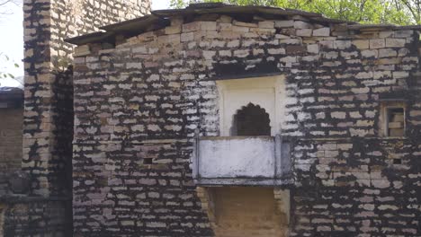 Old-Historical-building-structure-called-havelis-in-a-rural-village-of-Gwalior-Madhya-Pradesh-India