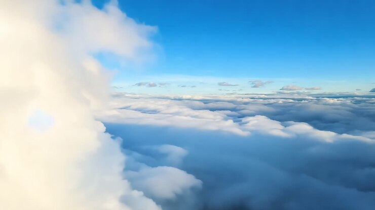 hermosa vista de nubes esponjosas desde arriba