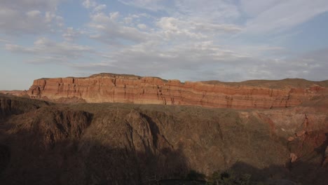 Sonnenuntergang-An-Der-Wunderschönen-Sandsteinformationen