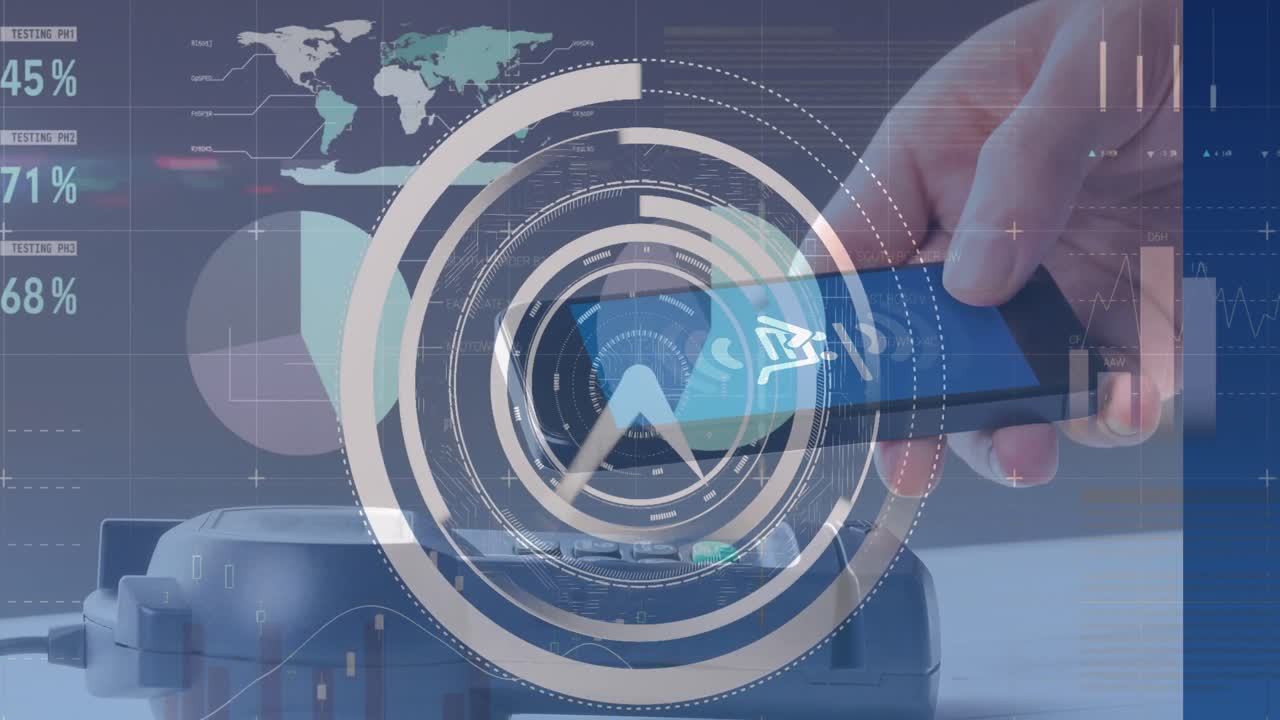 animación del procesamiento de datos sobre el pago a mano con teléfono inteligente