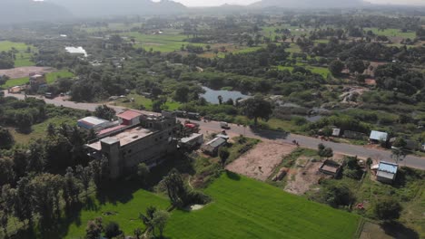 hermoso paisaje verde atravesado por la autopista tindivanam en india