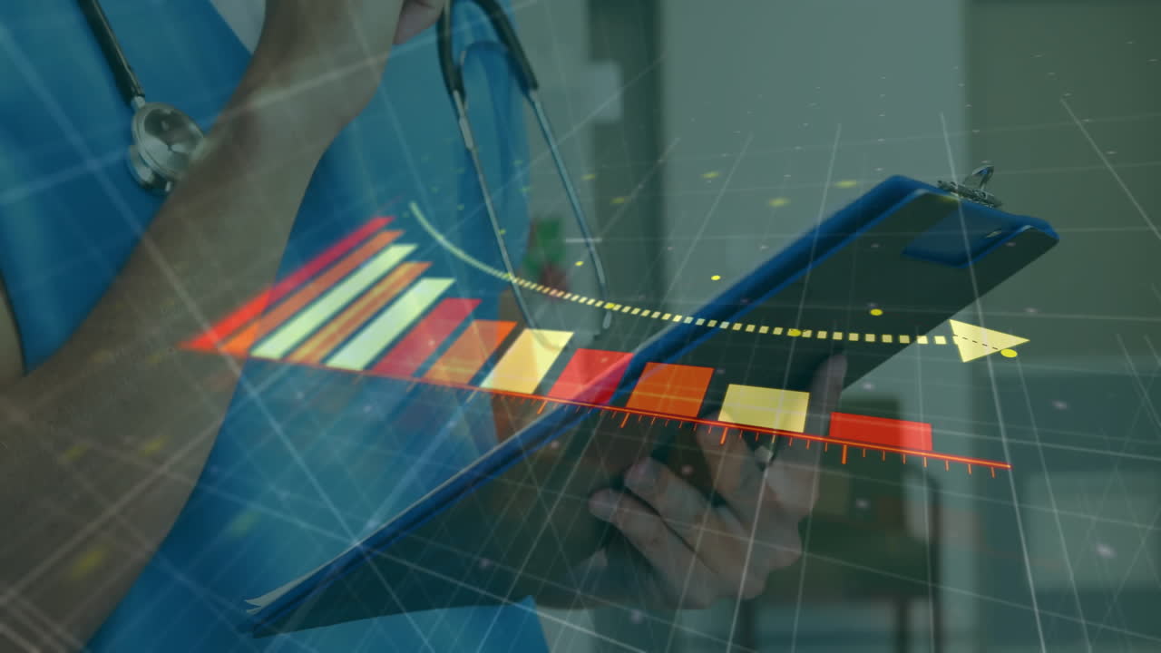 카우카시안 여성 의사가 클립보드에 쓰는 다이어그램과 데이터 처리의 애니메이션