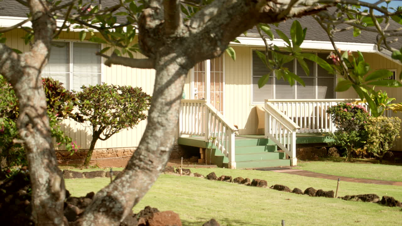 Porta d'ingresso di una casa coloniale hawaiana a Kauai