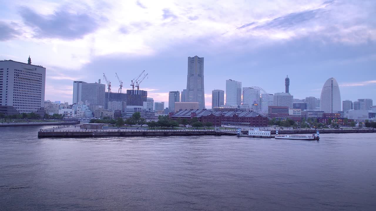 저녁에 요코하마 만