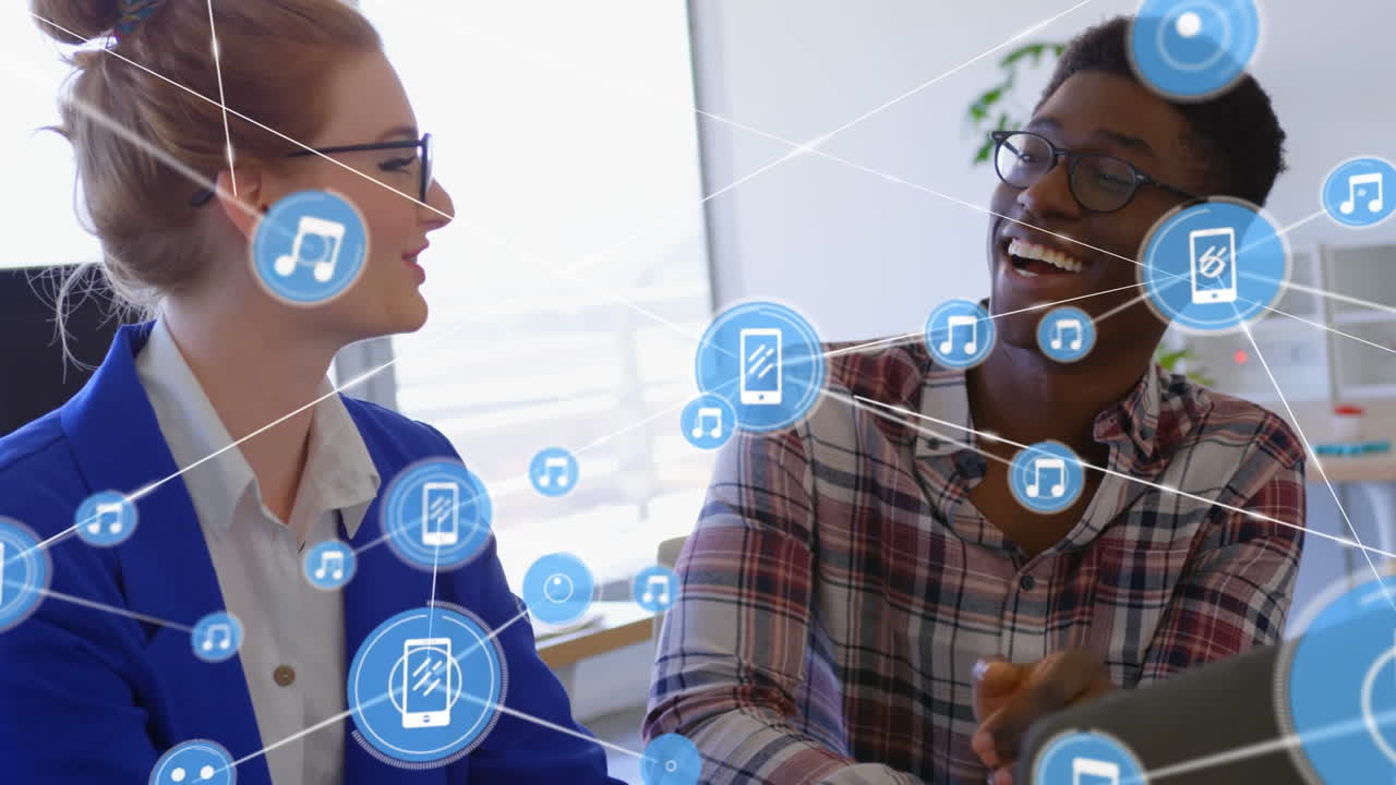 animación de la red de conexiones entre diversas personas de negocios en la oficina