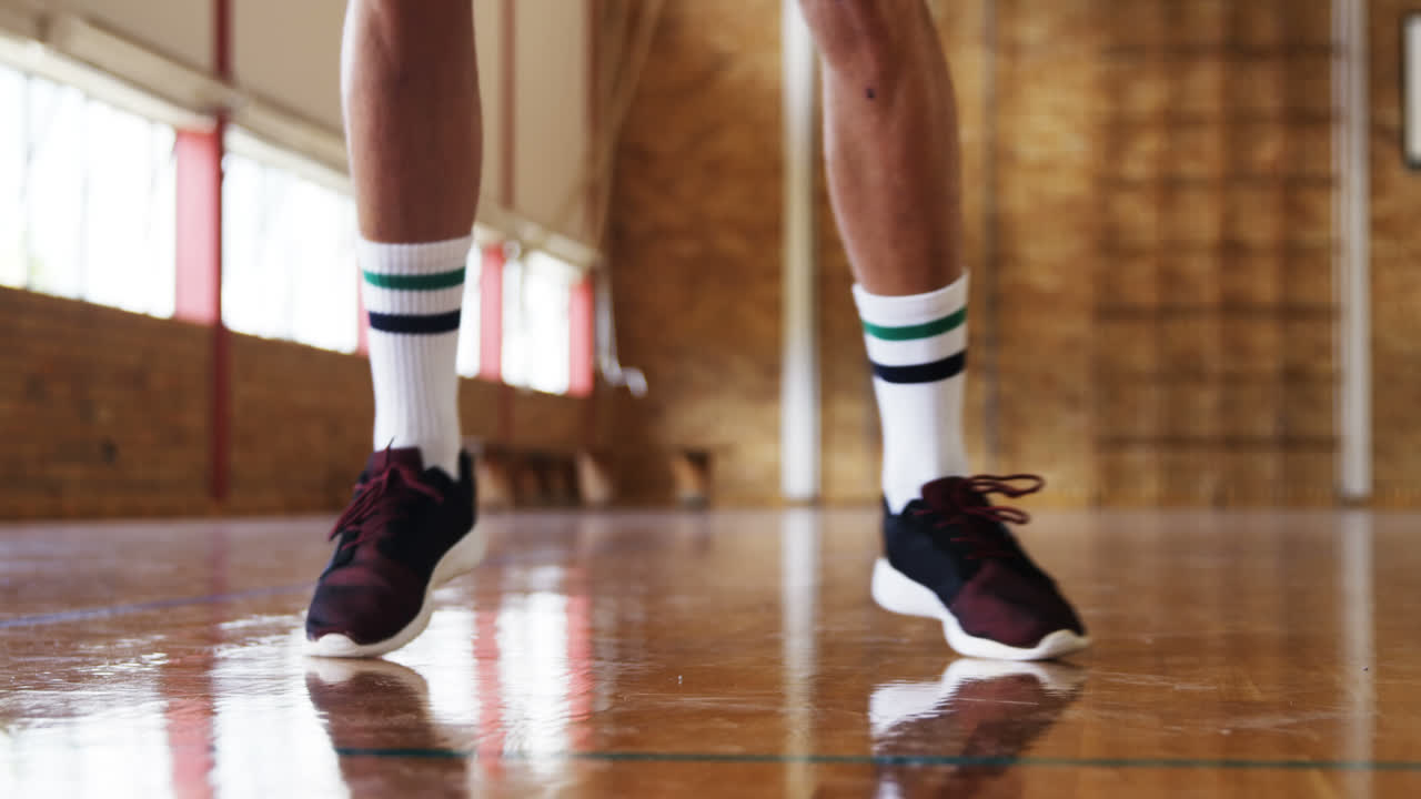 농구 연습 하는 선수 의 낮은 부분