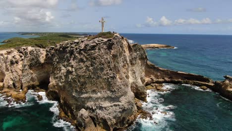 secuencia de video de drones en la bahía "le souffleur" en guadalupe