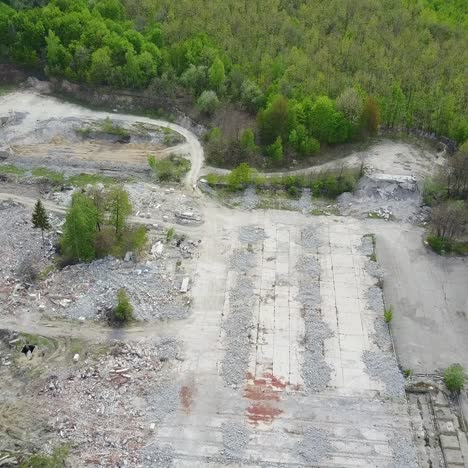 ruinas del edificio o de las instalaciones destruidas