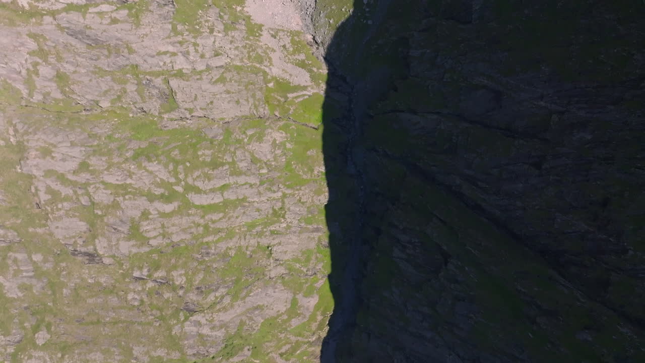 Drone soaring above Glamregjelet at Gullfjellet, capturing the raw alpine terrain of western Norway