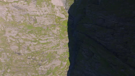 Drone soaring above Glamregjelet at Gullfjellet, capturing the raw alpine terrain of western Norway