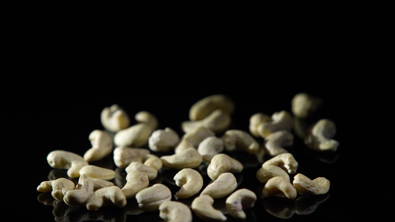 Cashews are a nut that is very beneficial for health.