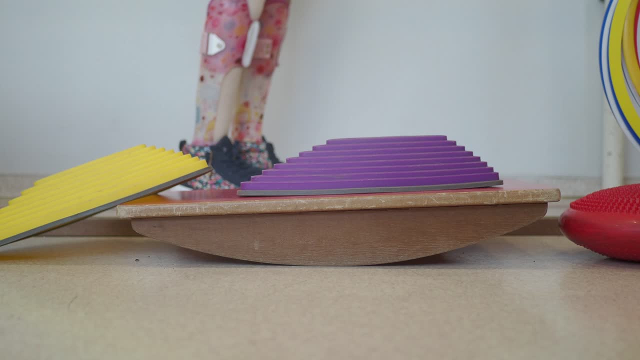 Balance board and physical therapy equipment