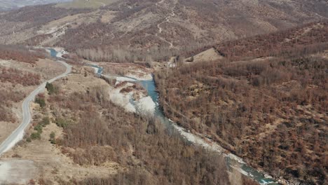 Aerial-–-Revealing-shoot-while-moving-to-the-right-in-the-Apennines