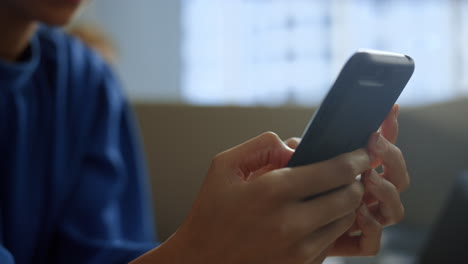 Businesswoman-texting-message-on-smartphone.-Female-worker-using-mobile-phone