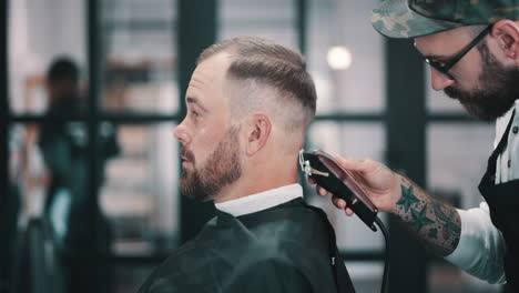 el mejor barbero de lejos.