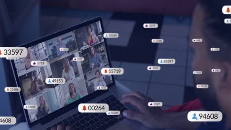 animación del procesamiento de datos de las redes sociales sobre un empresario biracial que usa una computadora portátil