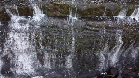 cascada cascada y cresta de piedra caliza de albion falls en hamilton, ontario