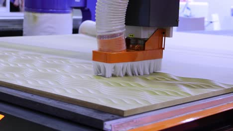 máquina de procesamiento de madera cnc, tecnología moderna en la industria.
