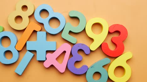 bloques de números de madera coloridos para que los niños aprendan