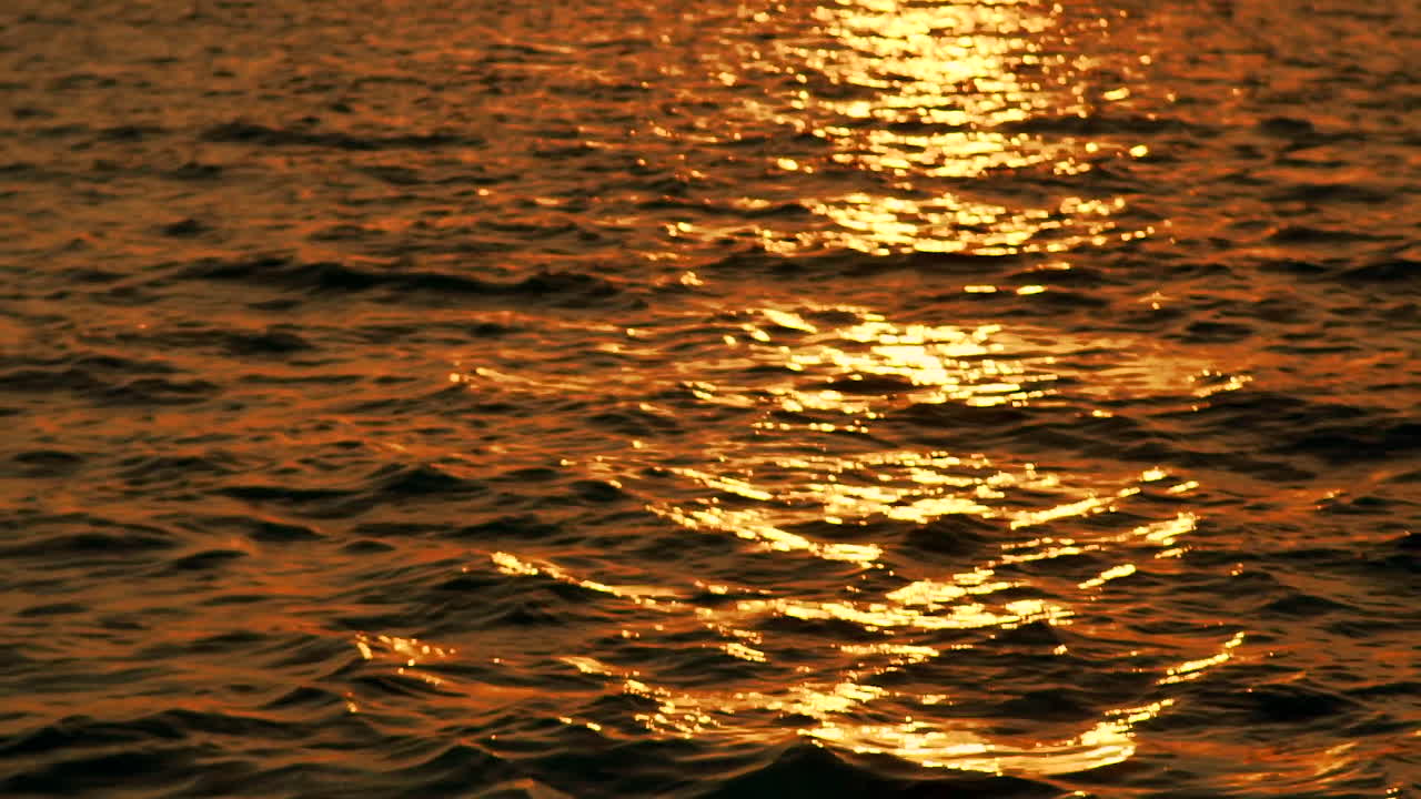 The ocean in Golden Hour