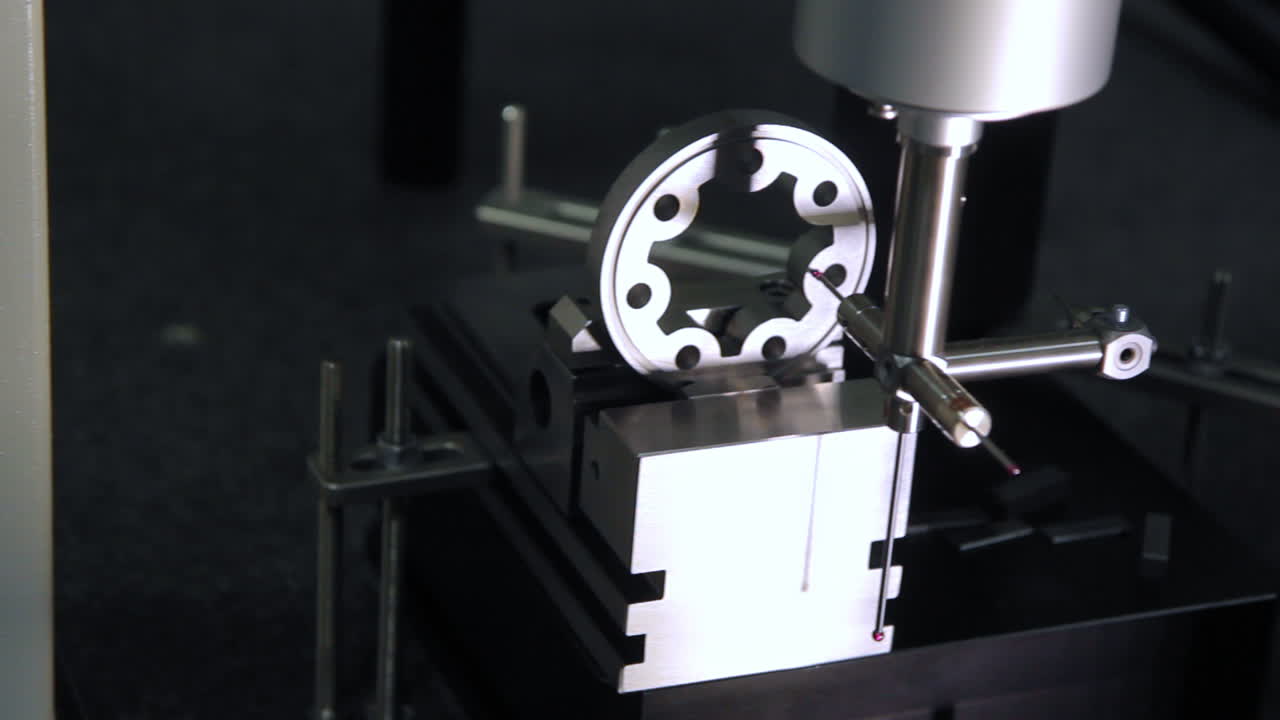 기계 부품 제조의 자동화 된 프로세스. 기술 장비