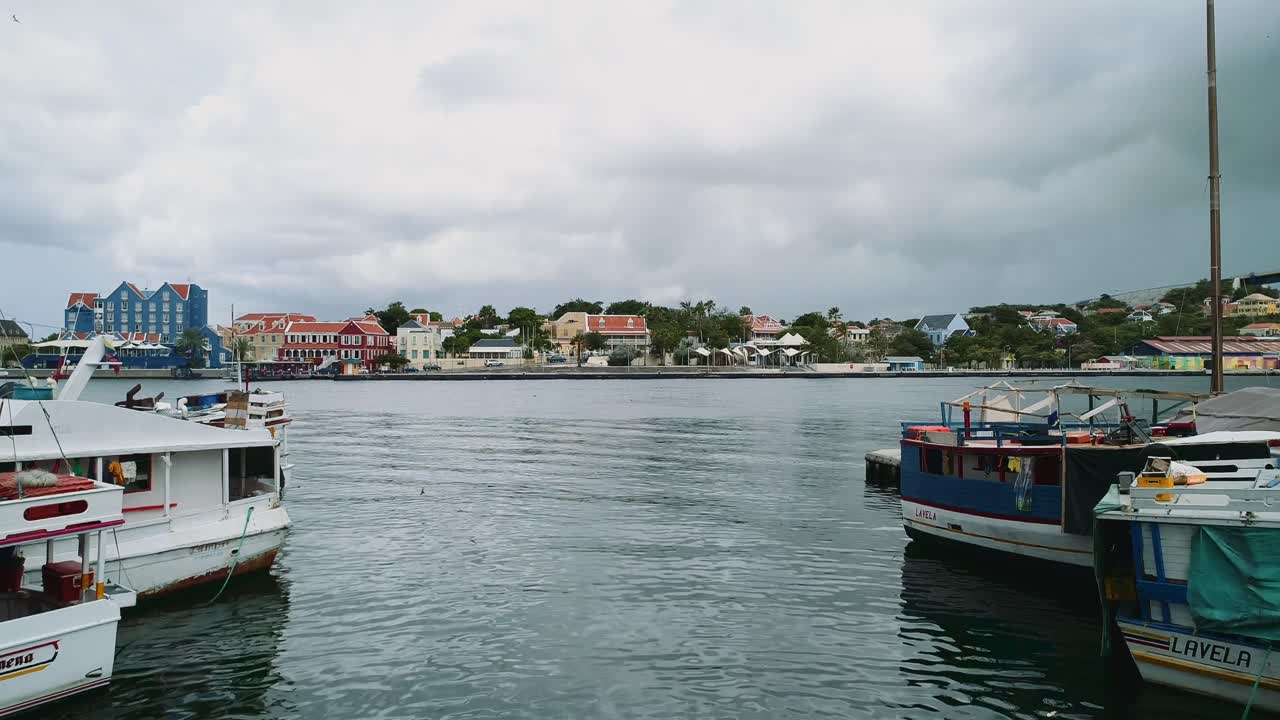 보트의 빌렘스타드 어시장, 흐린 날 공중 촬영