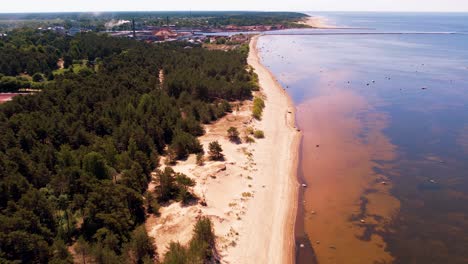 Costa-Del-Mar-Cerca-De-Salacgriva.-Salacgriva-Costa-Industrial