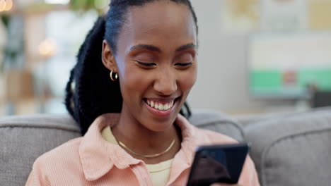 Black-woman,-living-room-and-phone-text-on-social