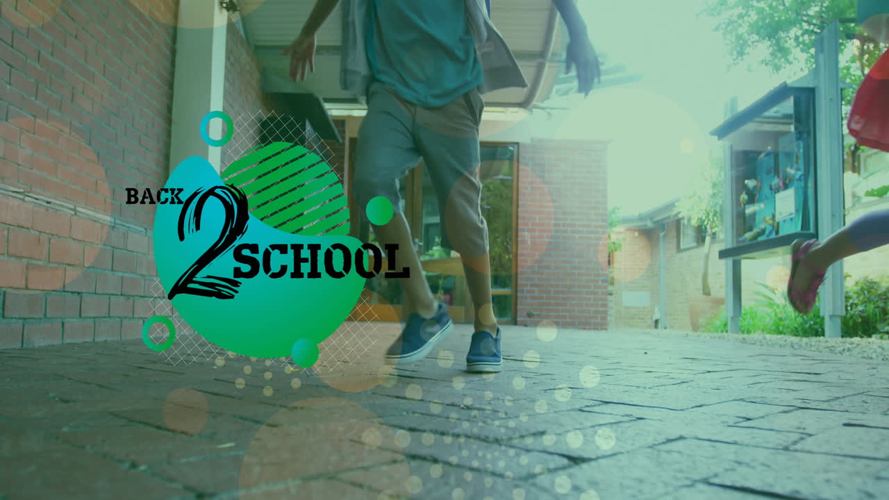 점의 애니메이션과 2 학교 백인 학생들이 달리고 있습니다.