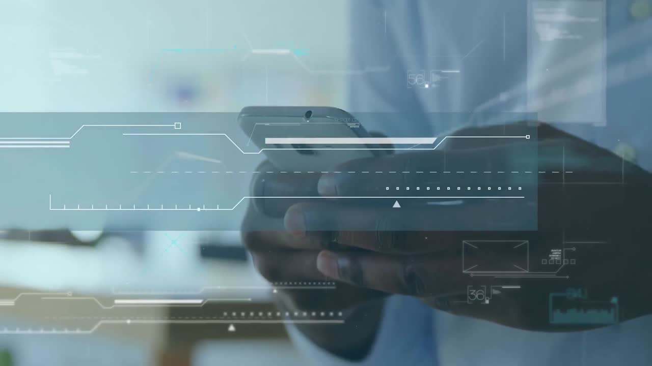 animación del procesamiento de datos sobre un hombre biracial usando un teléfono inteligente