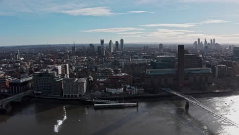 Disparo-De-Drones-Hacia-South-Bank-Southwark-Desde-El-Norte-De-Londres